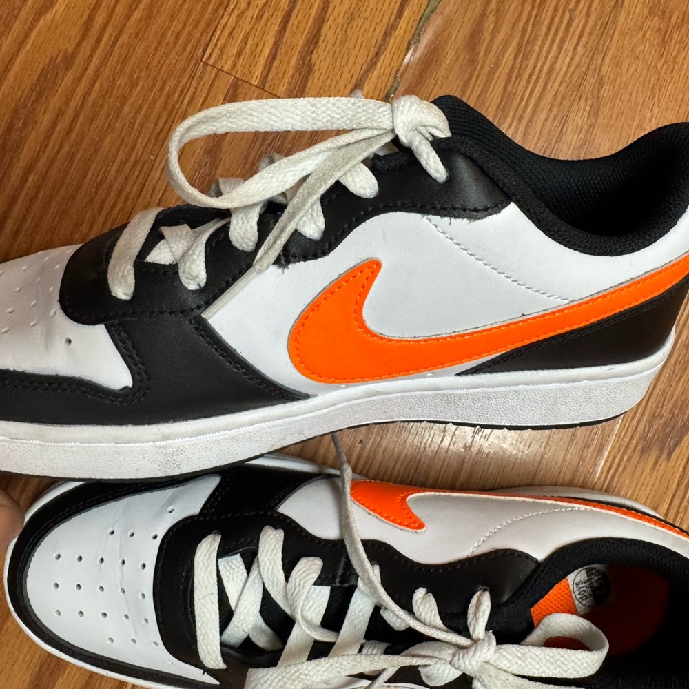 Nike Court Borough Low 2 Youth Boys Size 6.5 Black/Orange Athletic Shoes EUC